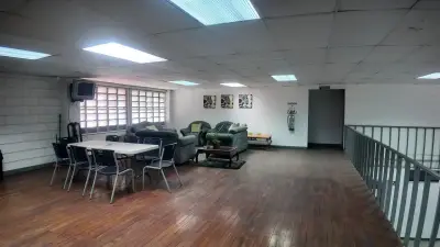 Entrepôt et Bureau Stratégique à San José - Espace Commercial 5