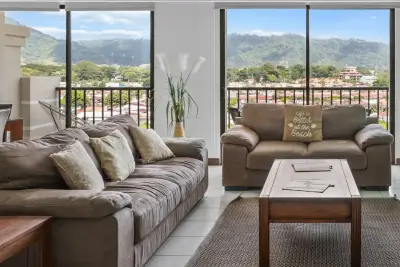 Condo 3 chambres au 6e étage à JacoBay avec vues panoramiques sur le lever du soleil, les montagnes et l'océan 4