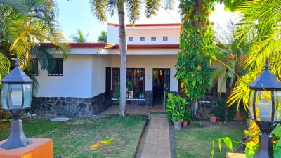 Maison détachée 4 chambres avec grand jardin à proximité du centre-ville de Jacó 4