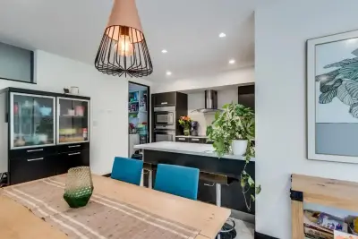 Maison contemporaine de trois étages dans un emplacement privilégié à Santa Ana 3