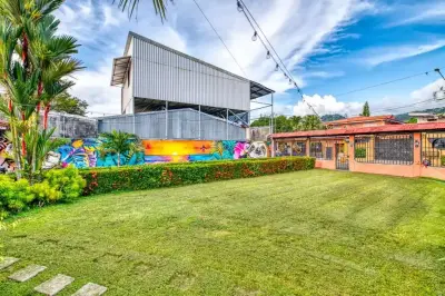 Découvrez cette magnifique propriété au cœur de Jaco, une maison de style costaricain classique 5