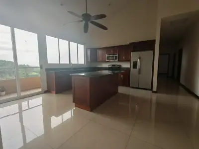 Penthouse exclusif à louer à Bello Horizonte, Escazú, avec vues panoramiques 4