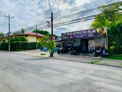 Immeuble Commercial d'Angle de Premier Choix à Jaco 3