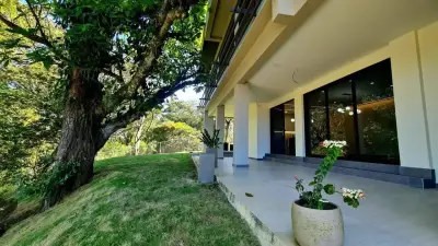 Superbe maison moderne de 4 chambres dans une communauté fermée à Guácima