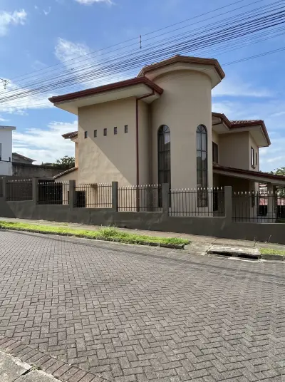 Residencial Lomas de Curridabat, 3 Bed, 3.5 Bath Modern Home in Residencial Lomas de Curridabat 3