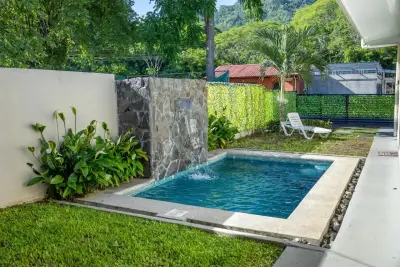 Villa d'Investissement : 2 Maisons + Piscine Privée | À Quelques Minutes de la Plage Blanca, Jacó 3