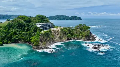 Propriété architecturale spectaculaire au bord de l'océan avec piscine à débordement et vues panoramiques sur le Pacifique 5