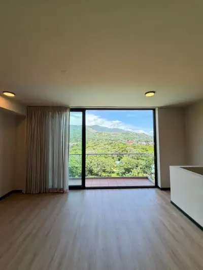 Résidence de luxe à Santa Ana avec vues sur les montagnes, piscine privée et commodités de villégiature 2