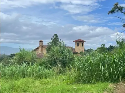 À Vendre : Magnifique domaine de 1,12 hectare à Santa Cecilia de San Isidro de Heredia, rue Caricias. 4