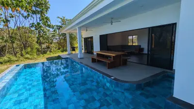 Maison neuve de 3 chambres avec vues spectaculaires à Santiago – À deux pas de Santa Teresa et Playa Hermosa 2