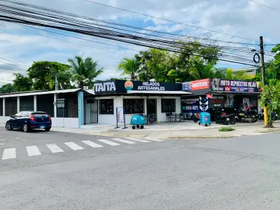 Immeuble Commercial d'Angle de Premier Choix à Jaco 4