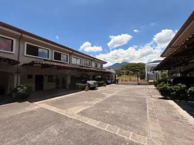 Chaleureux condo à vendre à Escazú 5