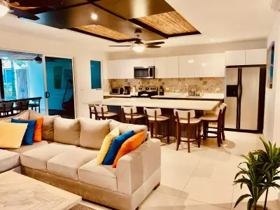 Superbe maison clé en main de 4 chambres dans le prestigieux Ciudad del Mar, Jaco 3