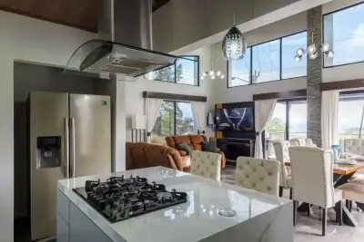 Superbe maison moderne sur flanc de colline dans le domaine fermé Hacienda Natura, Naranjo, Alajuela 5