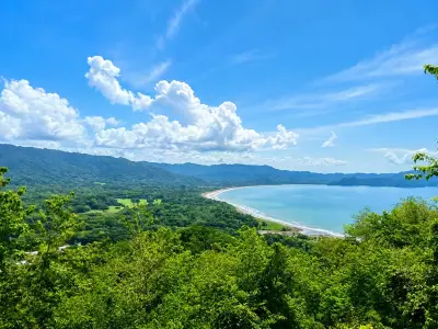 Magnifique terrain avec vue sur l'océan et la montagne à Tambor, dans une communauté fermée et à quelques minutes de l'océan 1