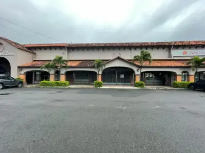 Espace commercial de premier choix de 741 m² à Escazú, San José 1