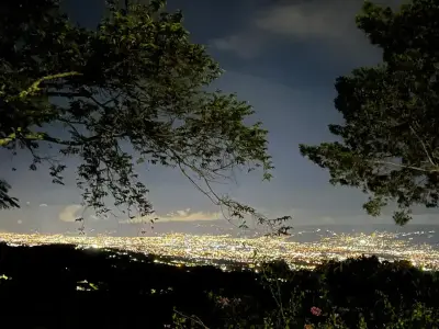 Maison à flanc de colline avec des vues panoramiques imprenables sur la vallée à Santa Bárbara, Heredia 2