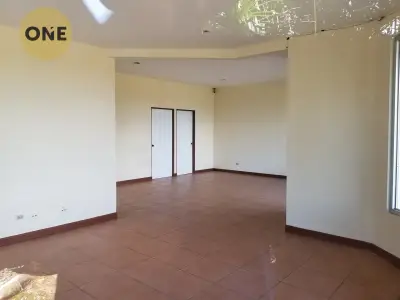 Investissement solide à Limón : Propriété commerciale consolidée à Siquirres 4