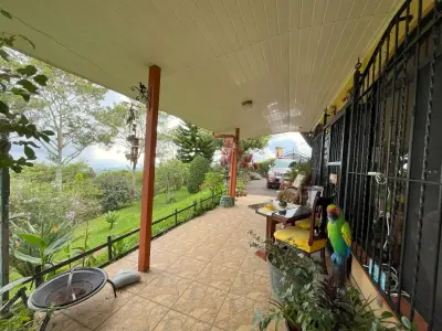 Maison à flanc de colline avec des vues panoramiques imprenables sur la vallée à Santa Bárbara, Heredia 5