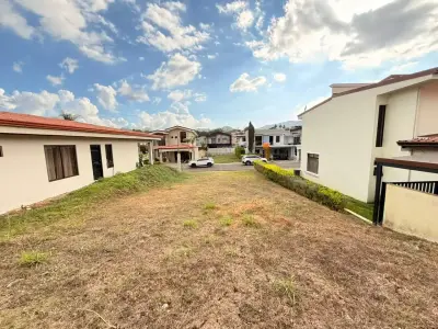 Palmares, Alajuela : Construisez la maison de vos rêves sur ce terrain de 250 m² 2