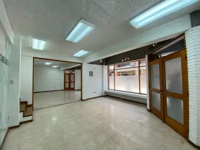 Espace commercial de premier choix de 741 m² à Escazú, San José 4