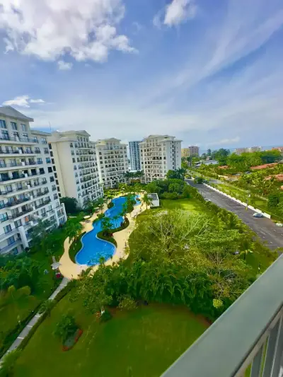 Condo moderne 3 chambres dans une communauté fermée à Jaco Bay, réveillez-vous avec des palmiers. Terminez chaque journée avec un coucher de soleil sur le Pacifique. 3