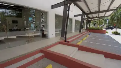 Espace commercial/de bureau flambant neuf dans un emplacement privilégié à Jacó 1