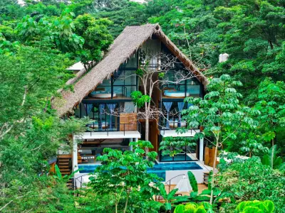 Auberge écologique génératrice de revenus près de Santa Teresa et à 7 minutes de Hermosa - 13 chambres - Terrasse de yoga, spa, sauna | Succès prouvé pour les investisseurs