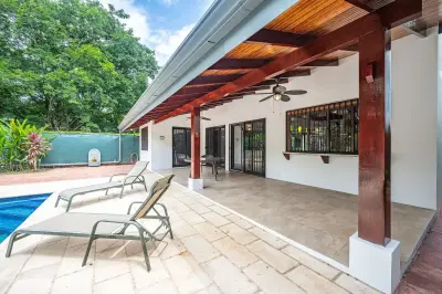 Maison Moderne et Abordable de 3 Chambres, Style Côtière, Près du Complexe Los Sueños 5