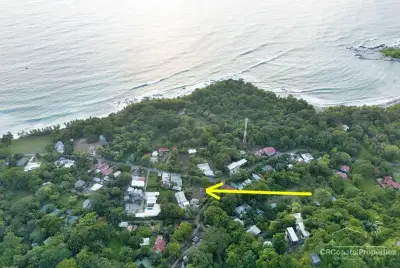 Terrain d'angle commercial de premier choix au cœur de Malpaís - À distance de marche de la plage 1
