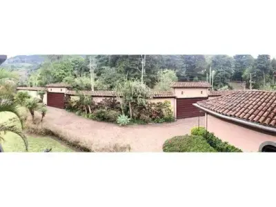 Magnifique maison de 4 chambres à San Antonio de Escazú avec jardins luxuriants et vue sur les montagnes 5