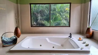 Maison détachée 4 chambres avec grand jardin à proximité du centre-ville de Jacó 1