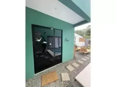 Hermosa casa con 3 apartamentos en Jaco 2