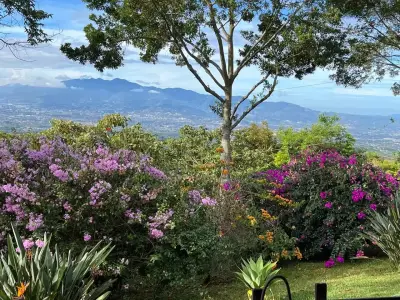 Maison à flanc de colline avec des vues panoramiques imprenables sur la vallée à Santa Bárbara, Heredia 3