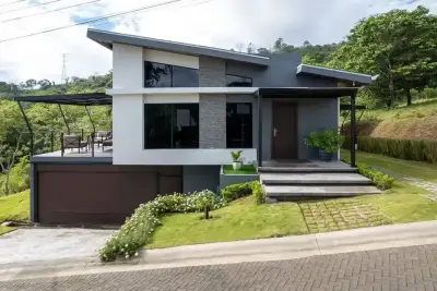 Superbe maison moderne sur flanc de colline dans le domaine fermé Hacienda Natura, Naranjo, Alajuela 2