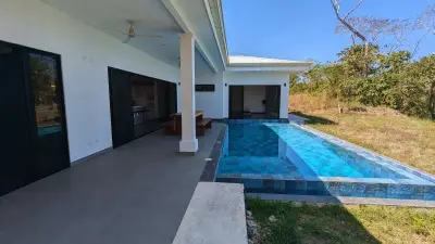 Maison neuve de 3 chambres avec vues spectaculaires à Santiago – À deux pas de Santa Teresa et Playa Hermosa 3