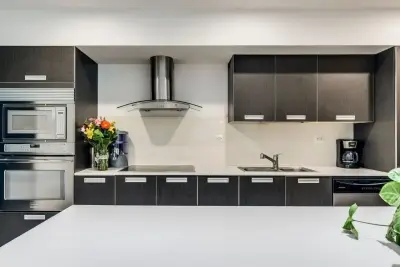 Maison contemporaine de trois étages dans un emplacement privilégié à Santa Ana 5
