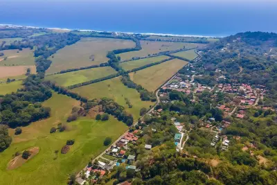 Terrain avec piscine privée à Hermosa, Puntarenas : une oasis de détente et de nature 4