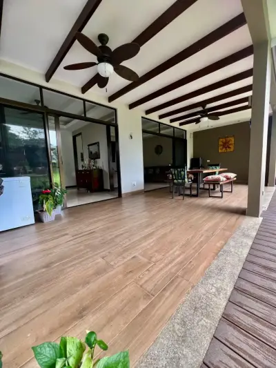 Maison moderne à La Garita – Residencial El Bosque 2