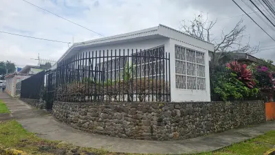 Charmante maison de 3 chambres à Desamparados, San José avec patio et jardin 5