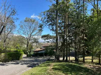 Terrain à vendre dans un condominium exclusif, Guachipelín, Escazú 3
