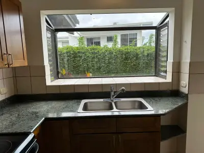 Magnifique Maison de Ville 3 Chambres à Louer en Copropriété à Santa Ana 5
