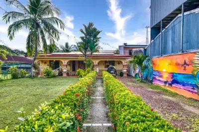 Découvrez cette magnifique propriété au cœur de Jaco, une maison de style costaricain classique 1