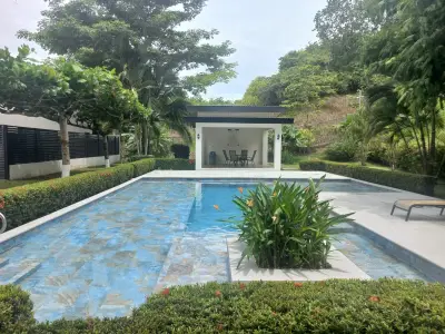 Terrain résidentiel à Jacó, Garabito, Puntarenas : votre chance de bâtir la maison de vos rêves 1