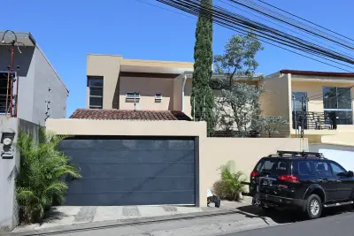 À Vendre : Maison détachée de 3 chambres avec jardin à Alajuela 1