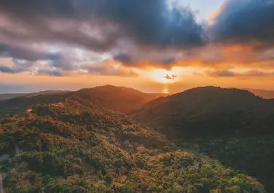 Retraite Écologique de Luxe avec Vues Imprenables sur le Coucher du Soleil et Immersion dans la Jungle 2