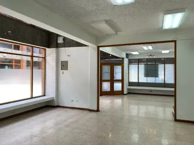 Espace commercial de premier choix de 741 m² à Escazú, San José 3