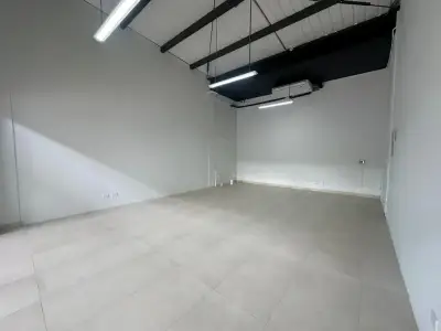 Espace commercial/de bureau flambant neuf dans un emplacement privilégié à Jacó 3