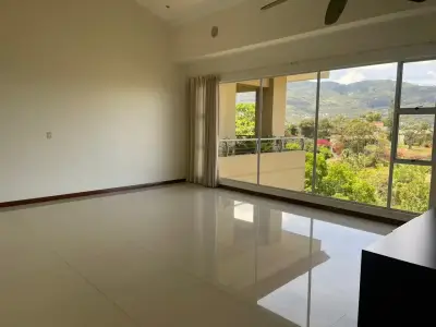 Penthouse exclusif à louer à Bello Horizonte, Escazú, avec vues panoramiques 1