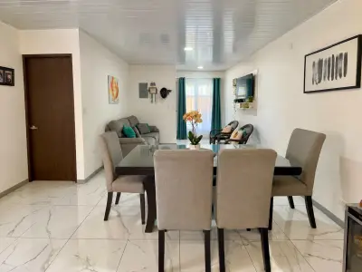 Modern and elegant house in Zaragoza de Palmares with an excellent location. 5